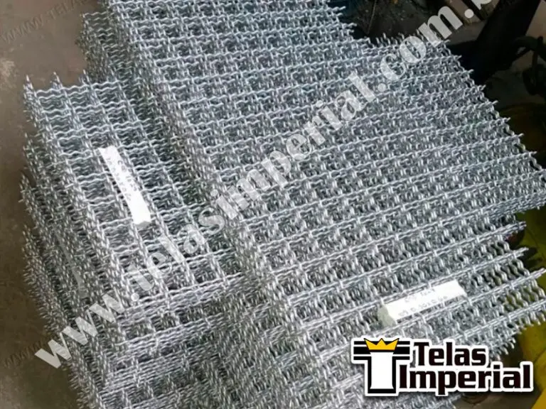 Tela ondulada em fabricação