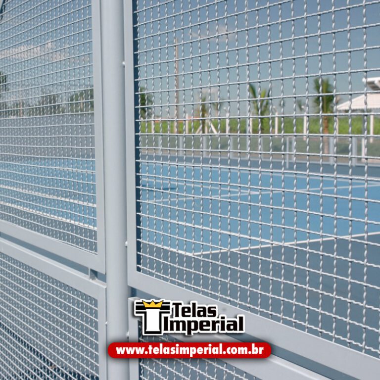 Tela ondulada de malha quadrada instalada